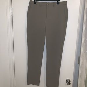 MEN’S CRZ YOGA PERFORMANCE KHAKI 33/34